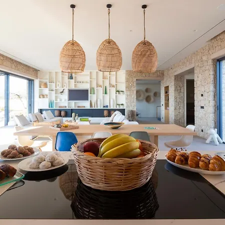 Vila Mamasana - New Magnificent With Infinity Pool & Tennis!