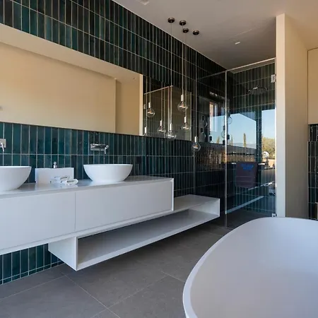Vila Mamasana - New Magnificent With Infinity Pool & Tennis!