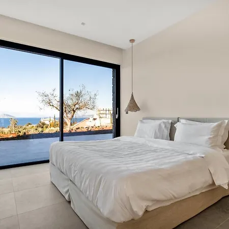 Mamasana - New Magnificent With Infinity Pool & Tennis! Vila