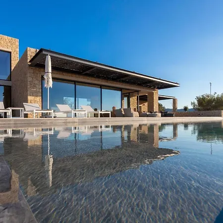 Villa Mamasana - New Magnificent With Infinity Pool & Tennis!