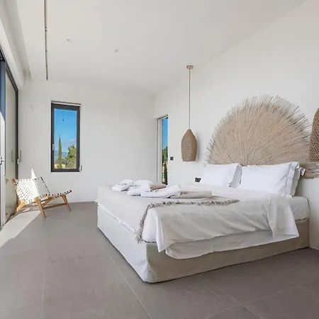 Villa Mamasana - New Magnificent With Infinity Pool & Tennis!