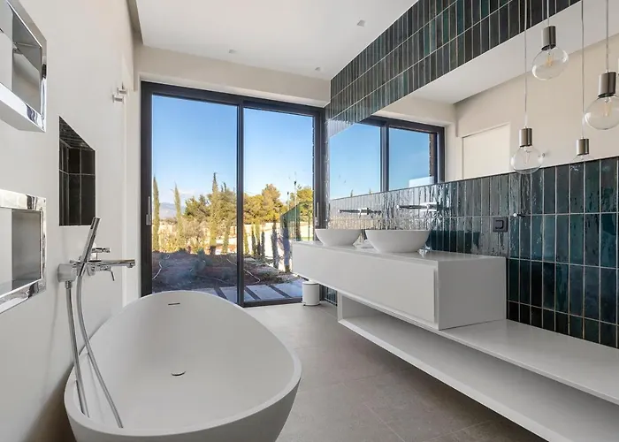 Mamasana - New Magnificent With Infinity Pool & Tennis!