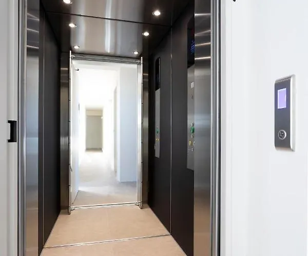 Villa Mamasana - New Magnificent With Infinity Pool & Tennis! *