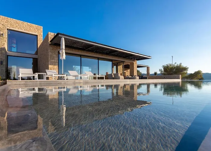 Villa Mamasana - New Magnificent With Infinity Pool & Tennis!