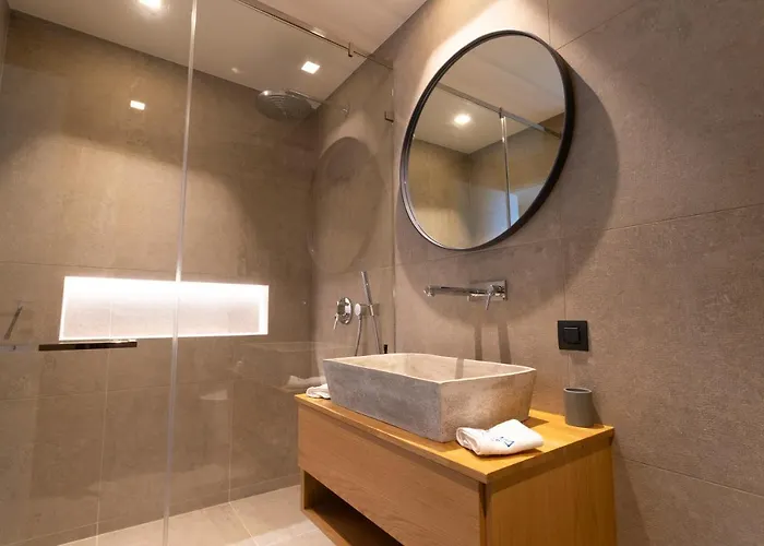 Villa Mamasana - New Magnificent With Infinity Pool & Tennis! *