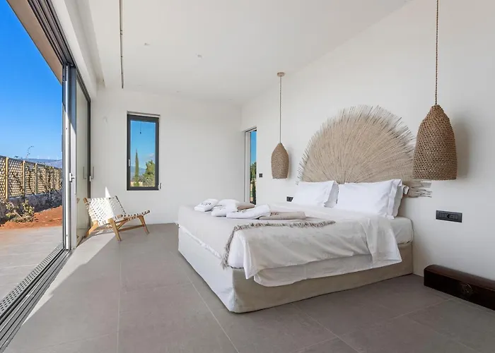 Villa Mamasana - New Magnificent With Infinity Pool & Tennis!